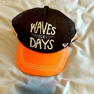 Roxy waves for days trucker hat